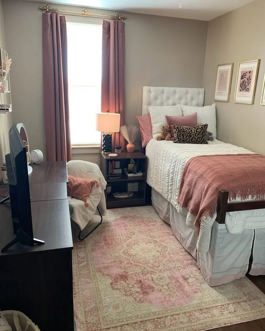 Cozy and Chic Minimalist Dorm Room Design