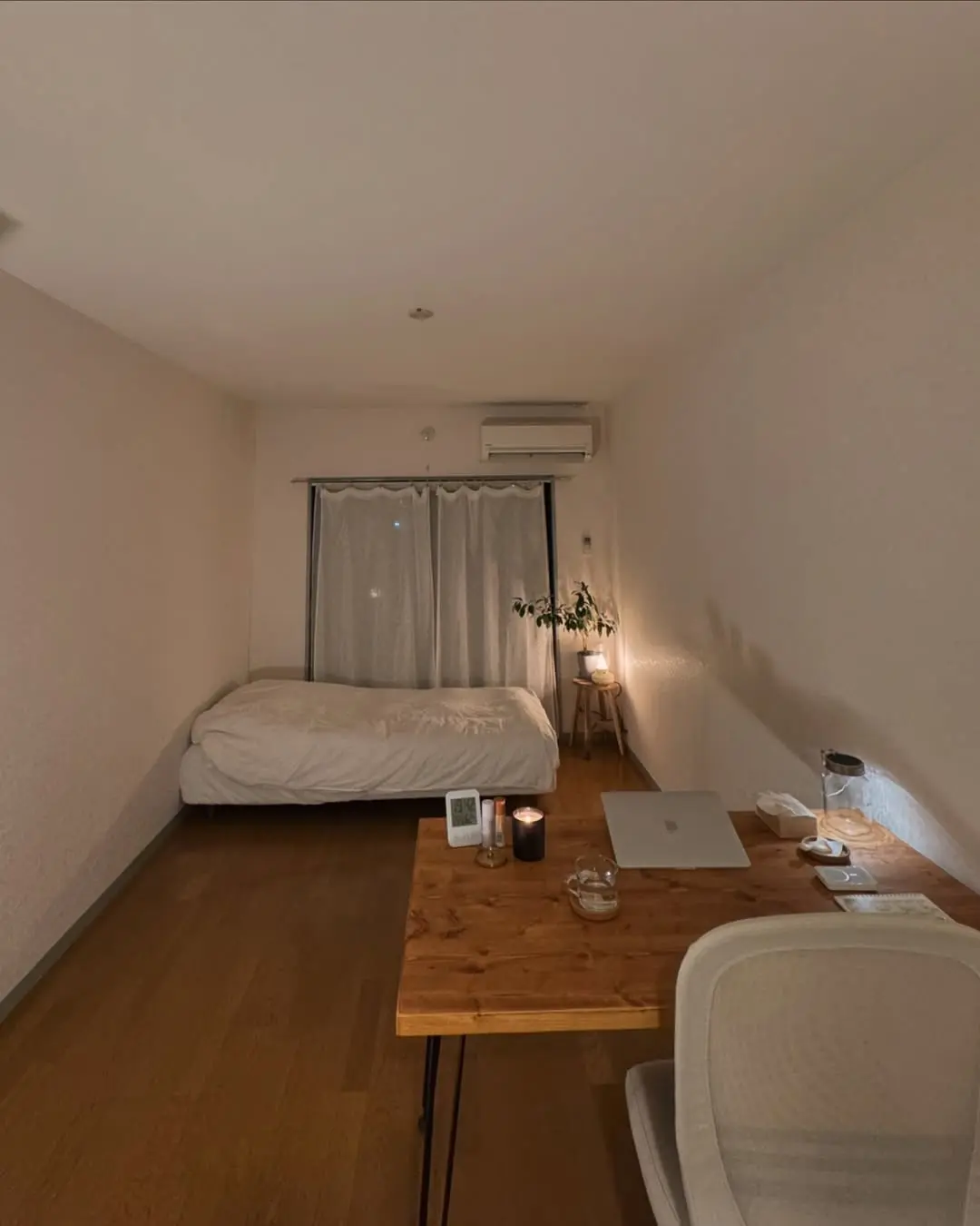Serene and Functional Minimalist Dorm Space