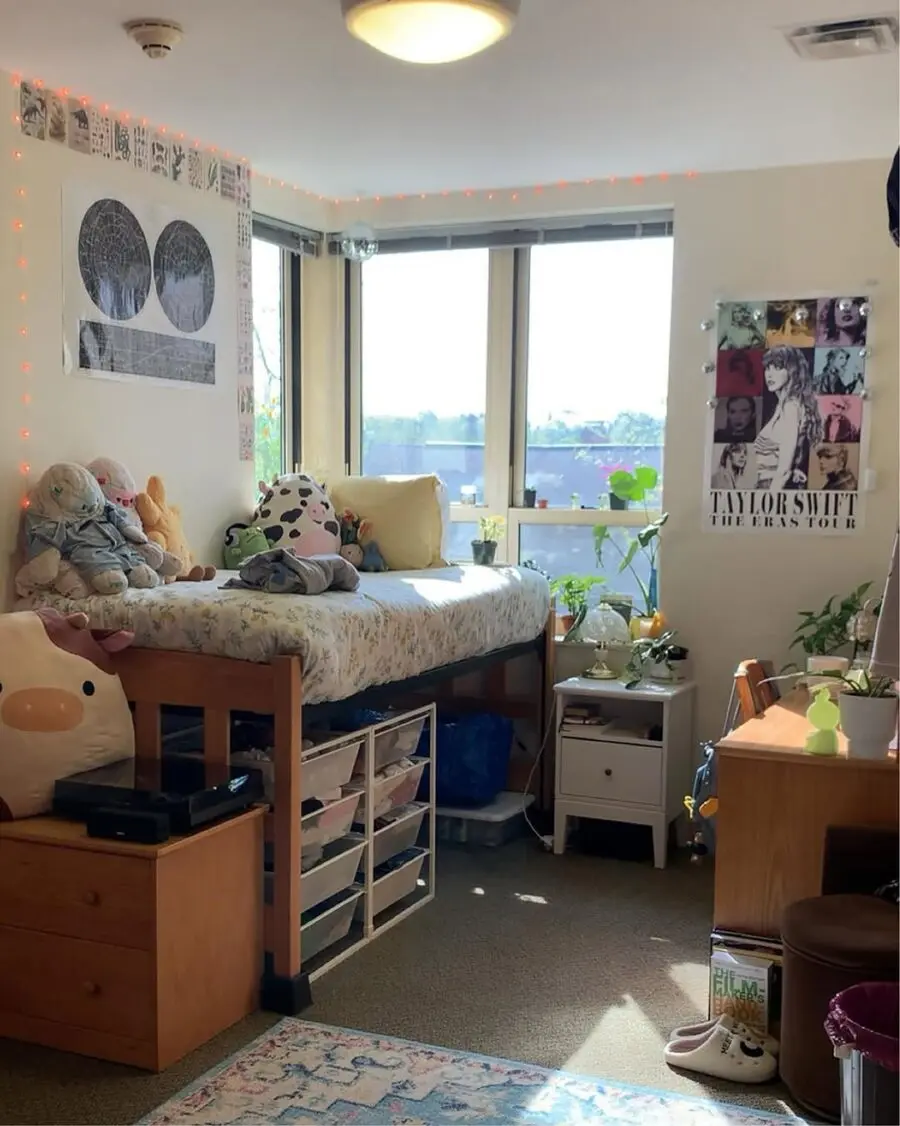Bright and cozy minimalist dorm decor inspiration