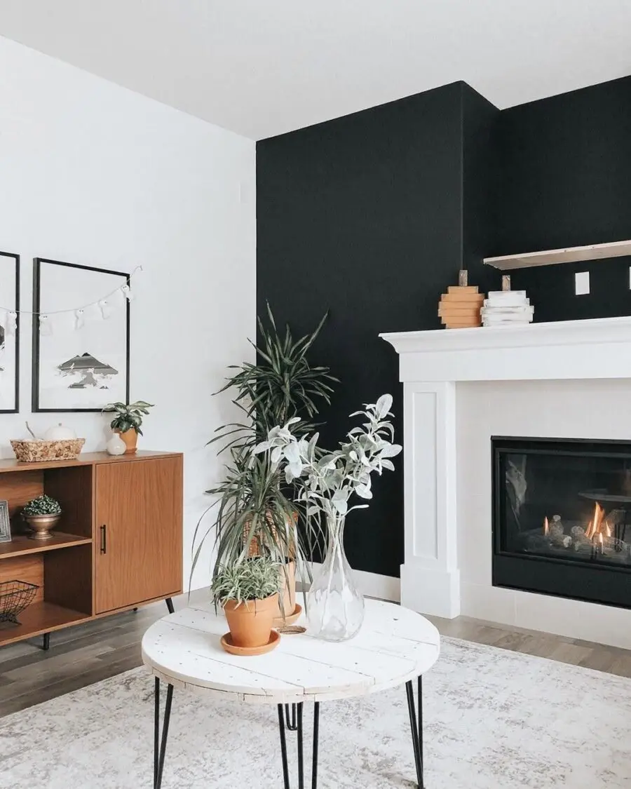 Stylish Black and White Accent Wall Design