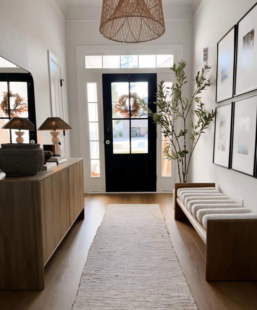 Chic and Inviting Hallway Decor Inspiration