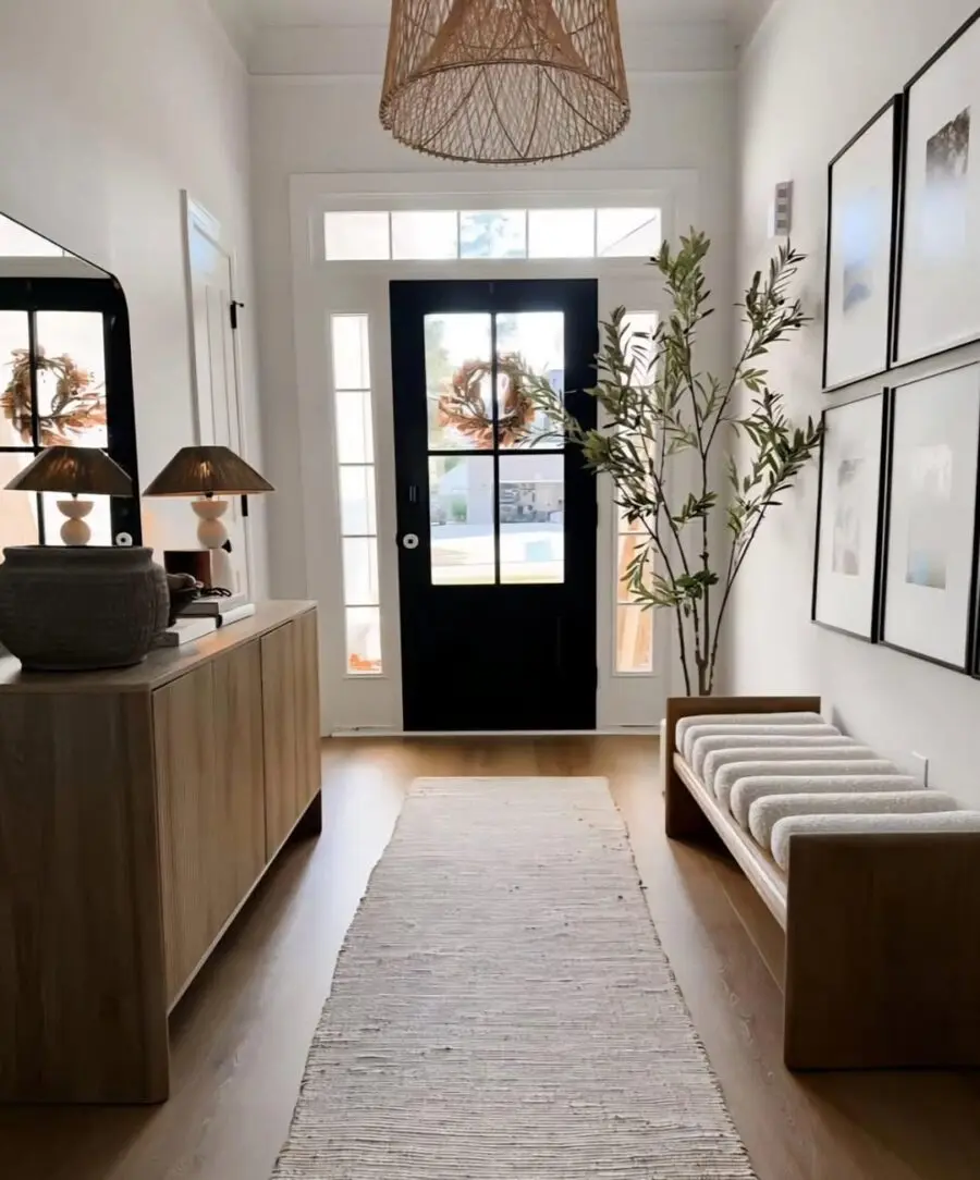 Chic and Inviting Hallway Decor Inspiration