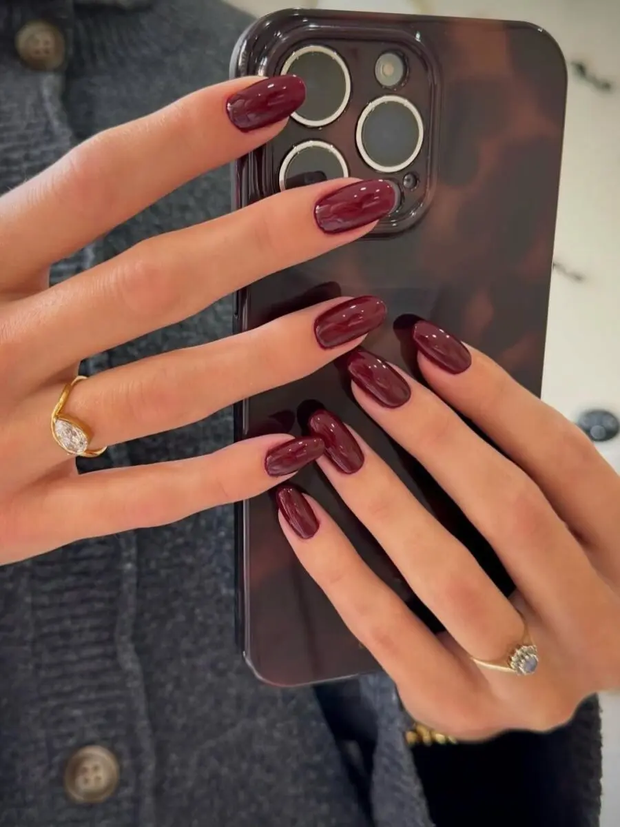 Chic burgundy nails perfect for the office