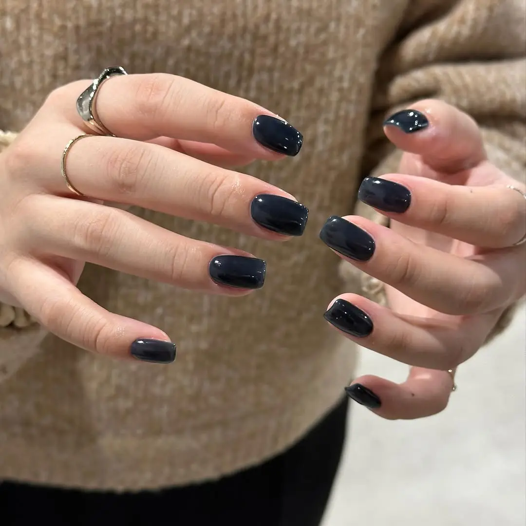 Sleek Dark Nails Perfect for Office Vibes