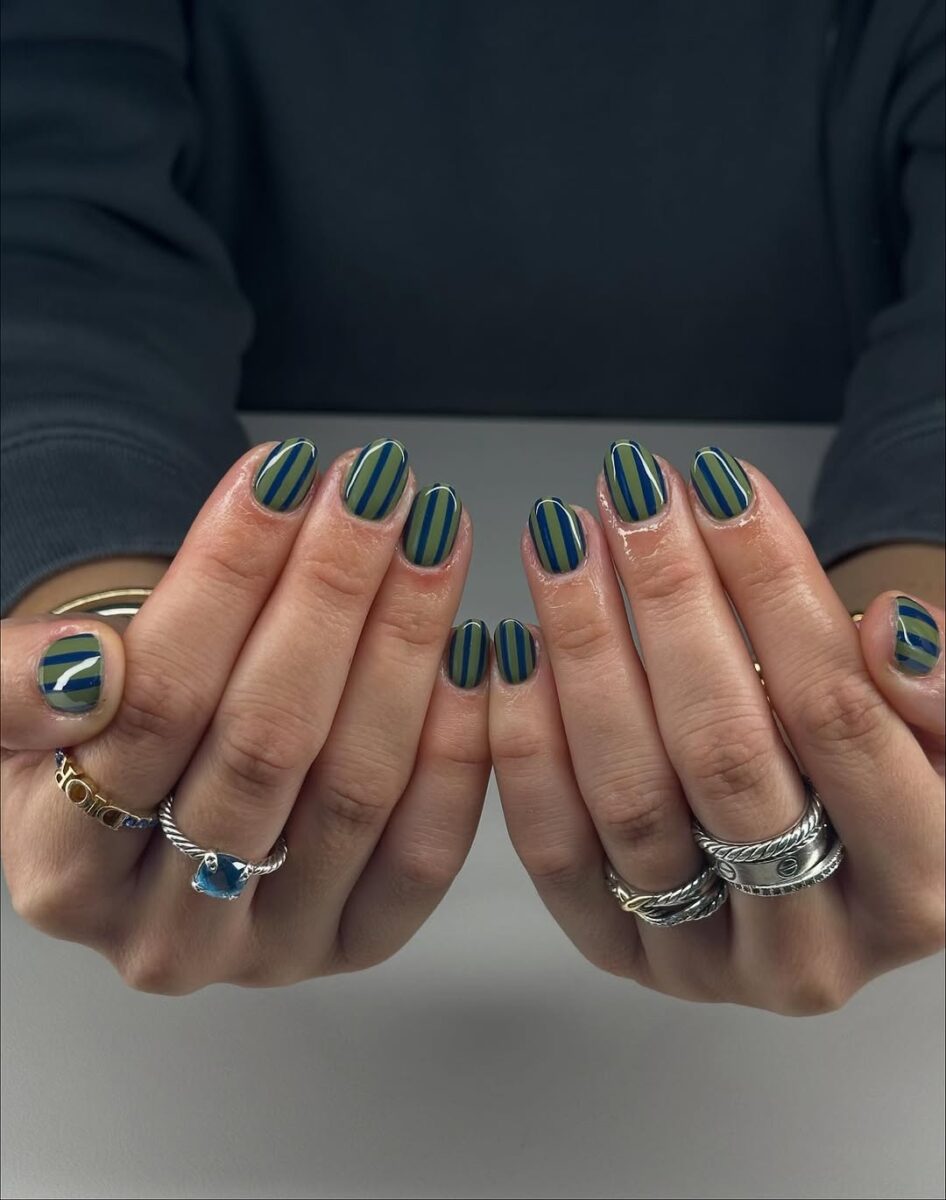 Stylish green and gold striped office nails