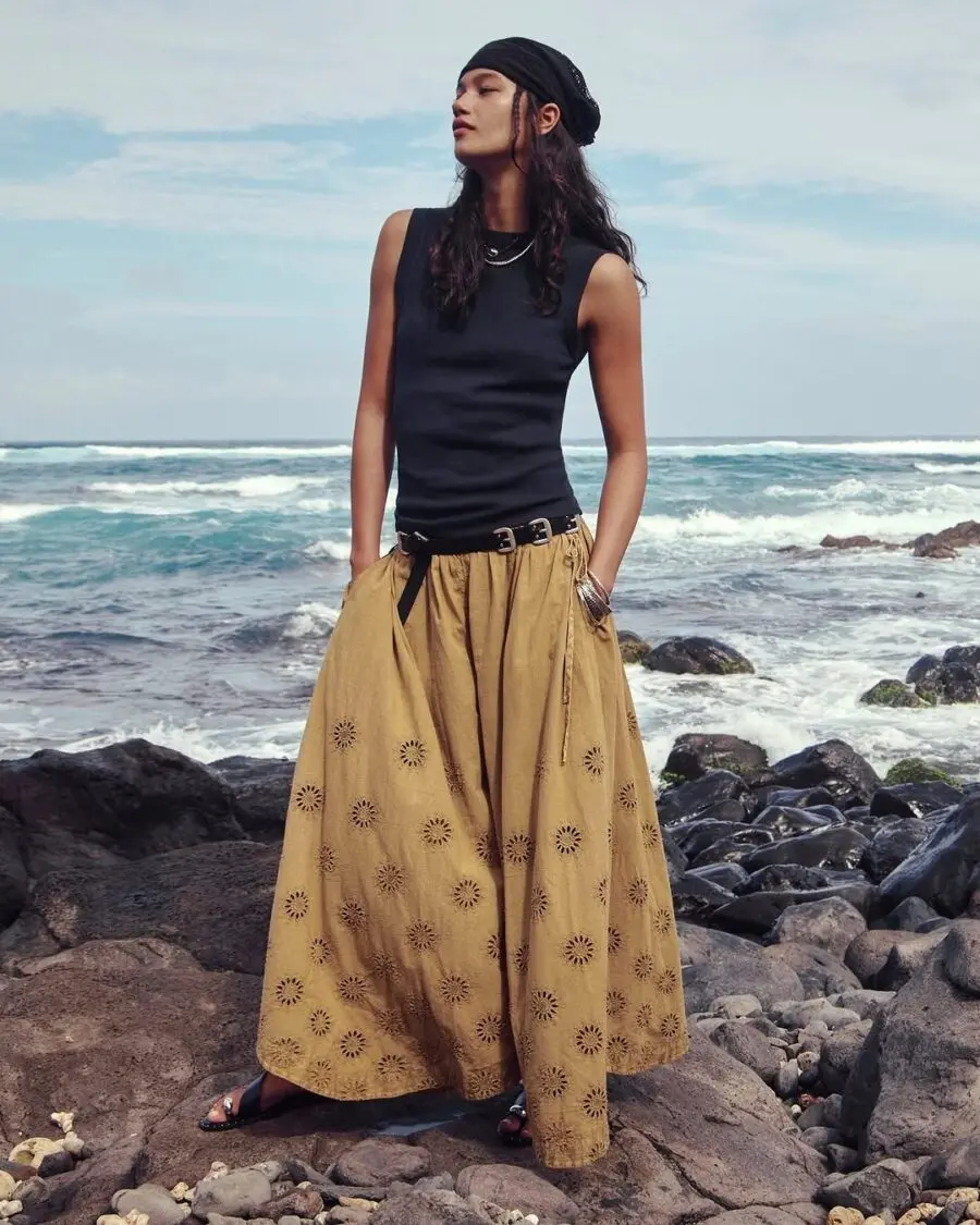 Stylish beach-ready palazzo pants outfit for summer