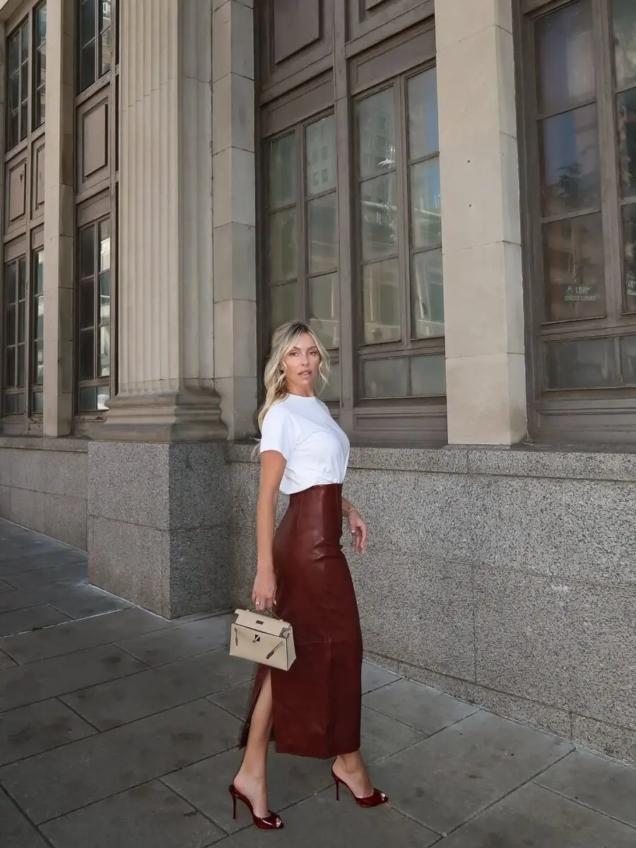 Effortlessly chic pencil skirt ensemble