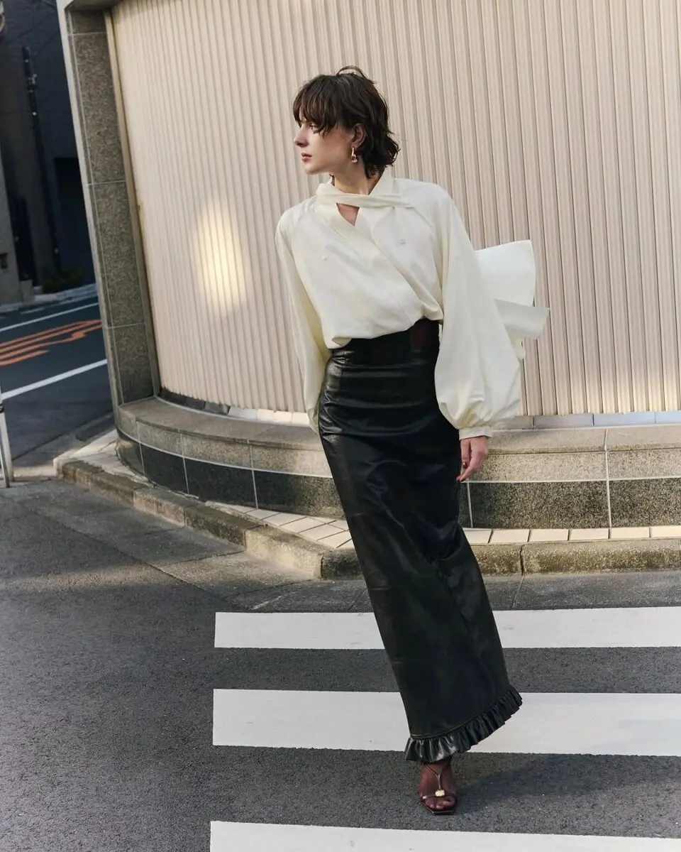 Chic street style with a pencil skirt