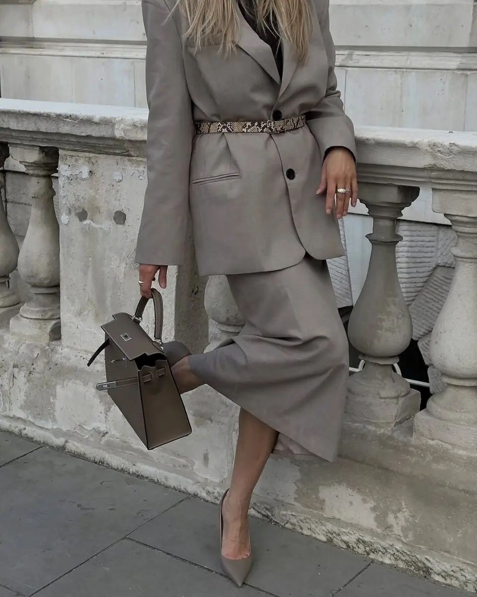 Chic pencil skirt outfit for modern professionals