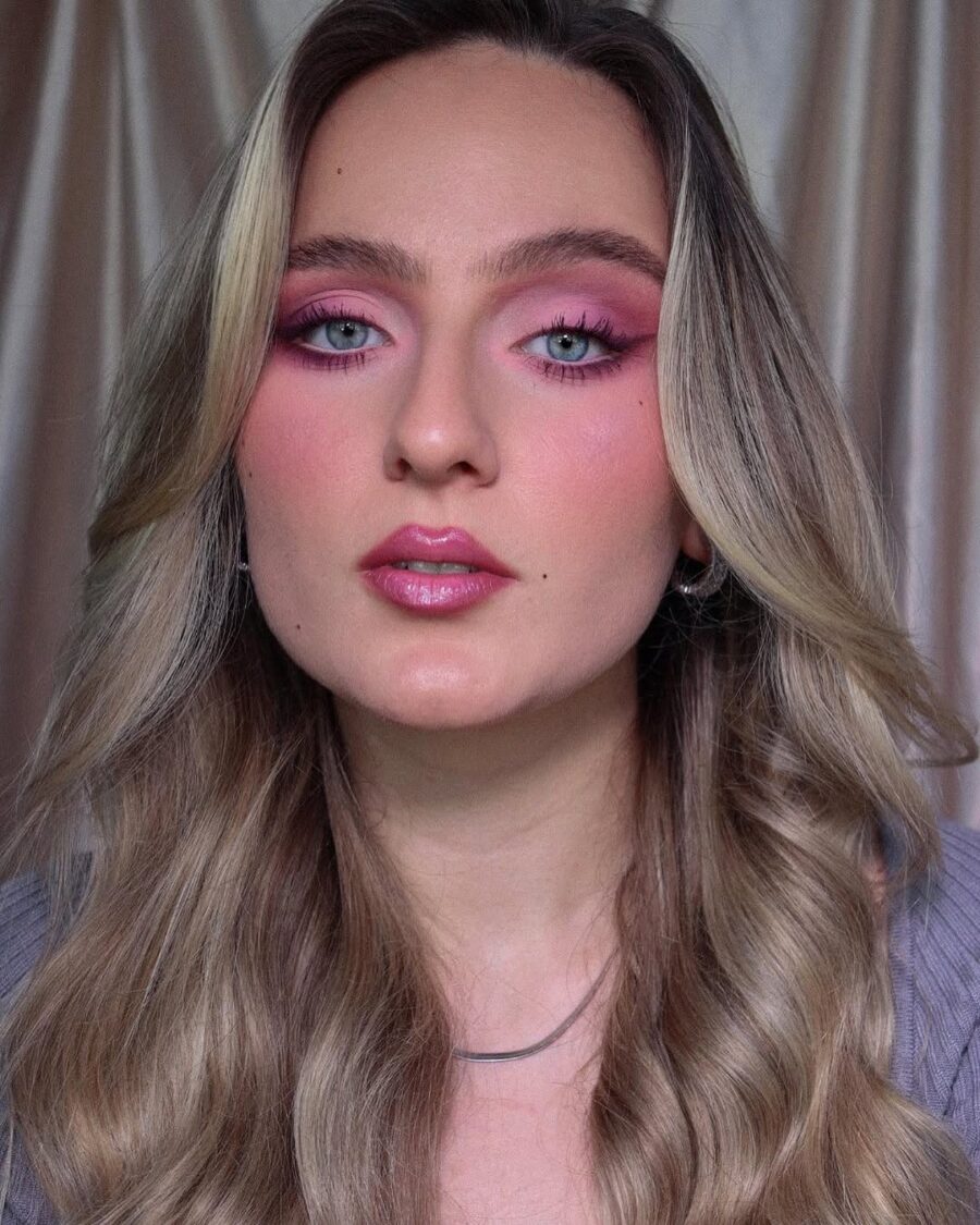 Bold and vibrant pink eyeshadow look