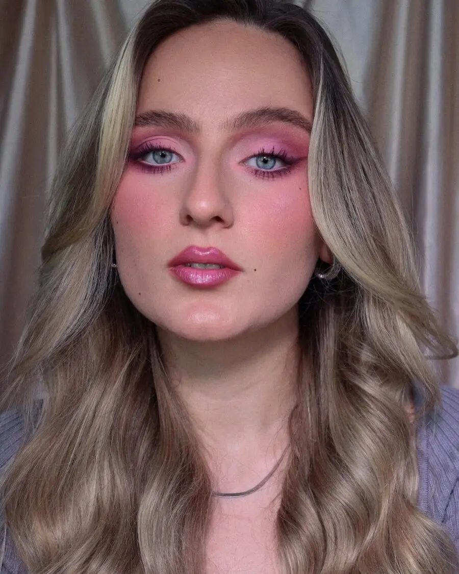Bold and vibrant pink eyeshadow look