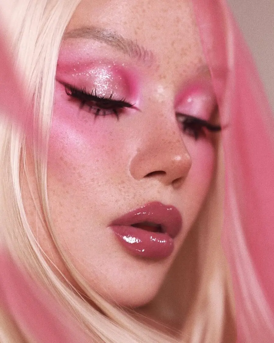 Glamorous pink eyeshadow for a bold statement