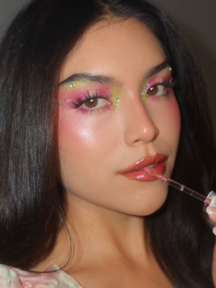 Playful pink eyeshadow with shimmering accents