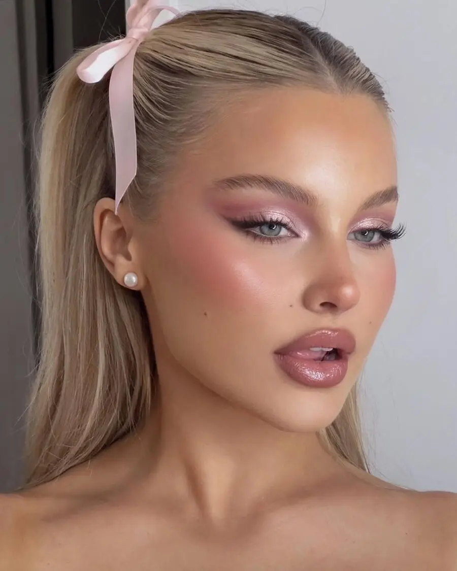 Glamorous pink eyeshadow for a chic vibe