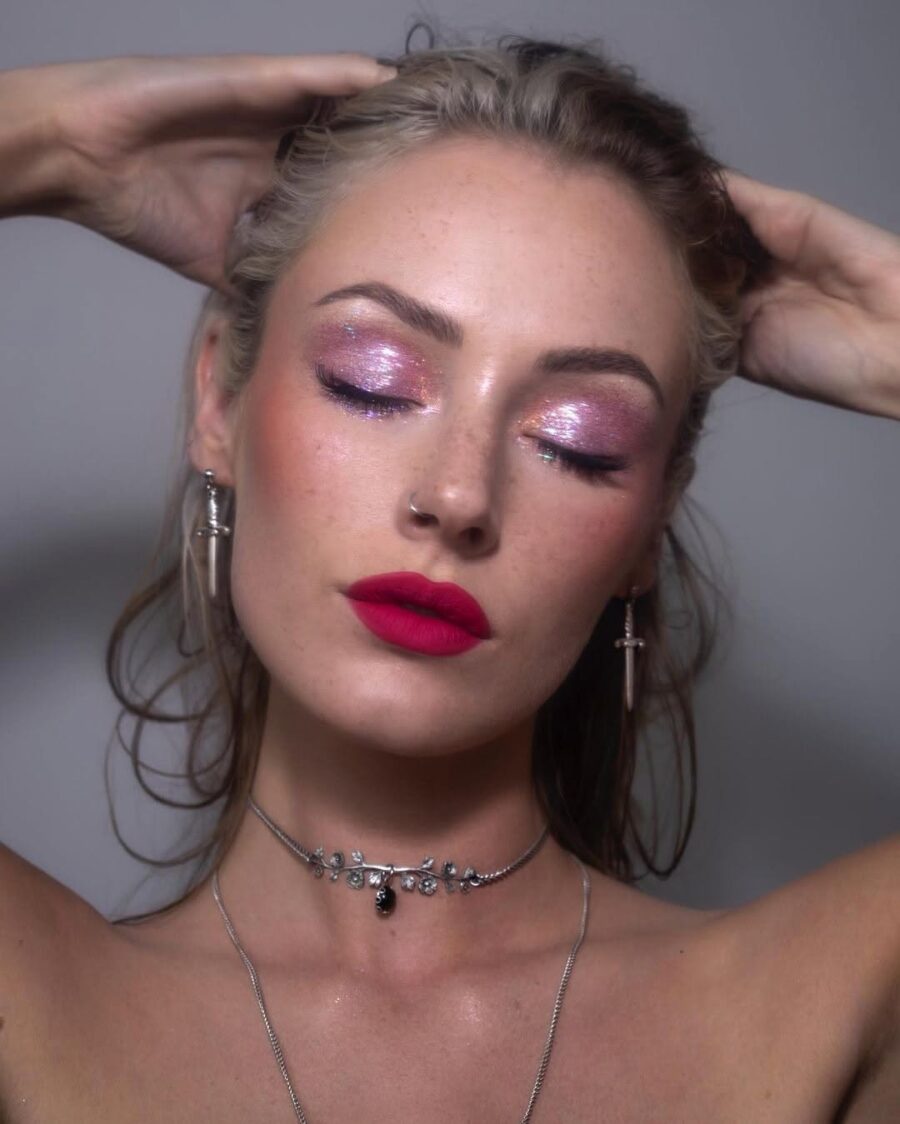 Glamorous look with pink sparkly eyeshadow
