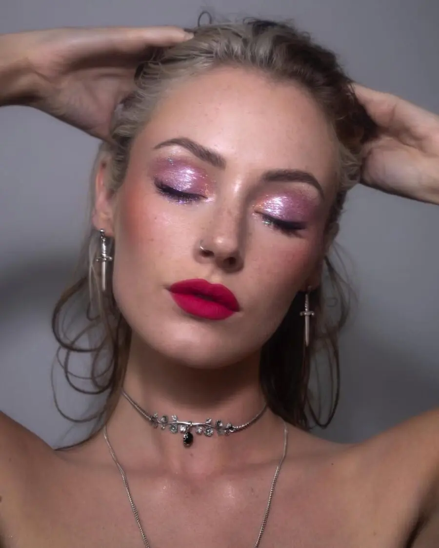 Glamorous look with pink sparkly eyeshadow