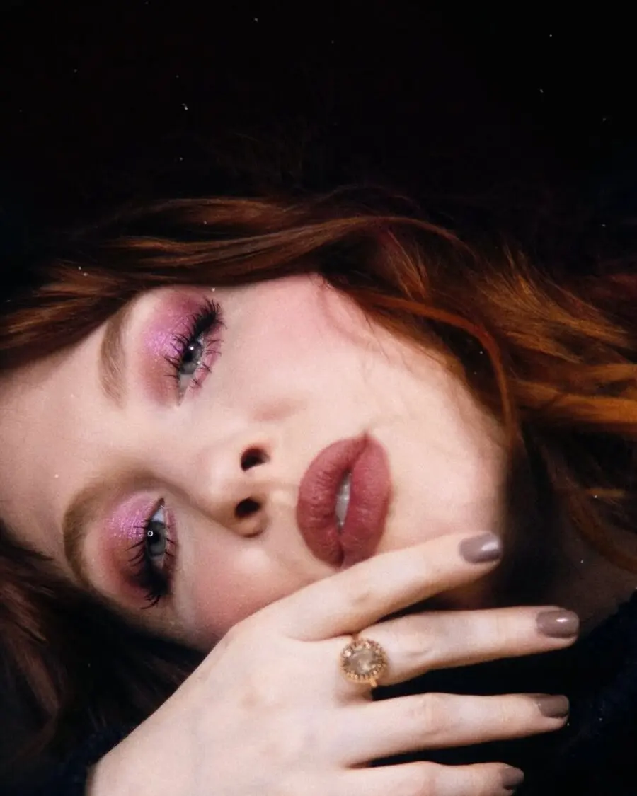 Glamorous pink eyeshadow with a soft touch