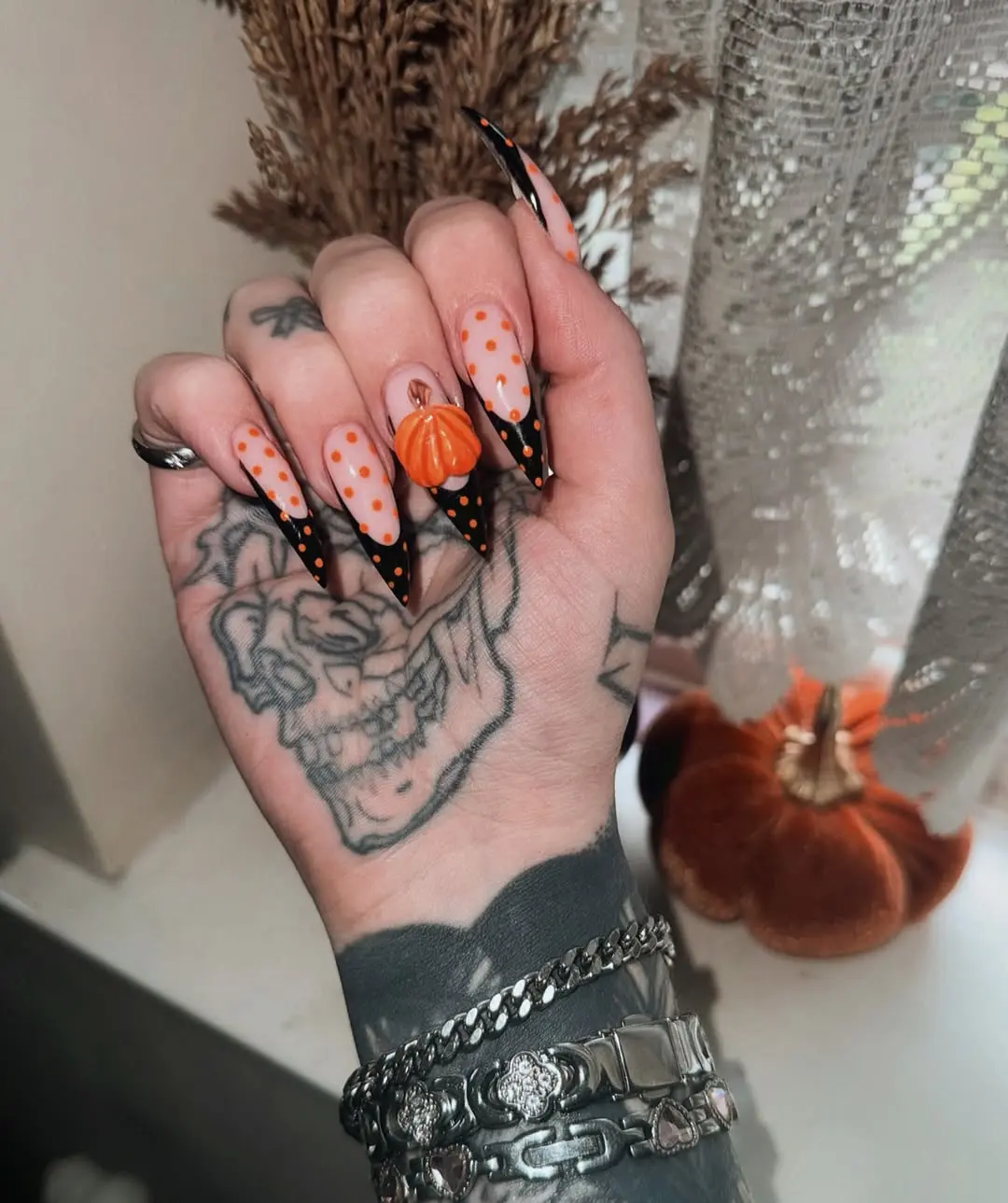 Vibrant Pumpkin Details on Chic Halloween Nails
