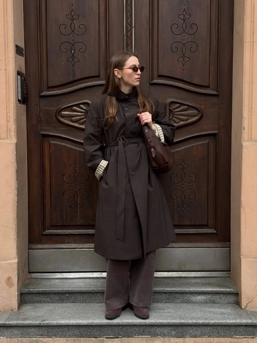 Chic Rainy Day Essential: Stylish Trench Coat