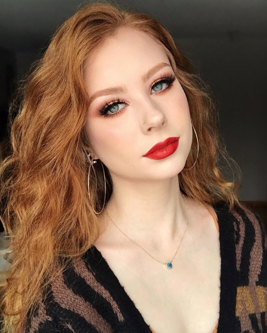 Casual Chic with Bold Red Lips