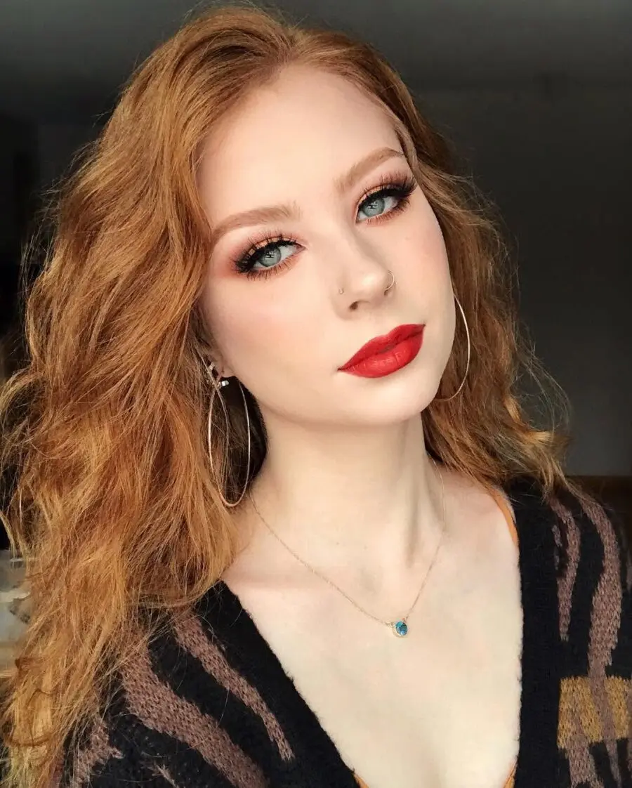 Casual Chic with Bold Red Lips