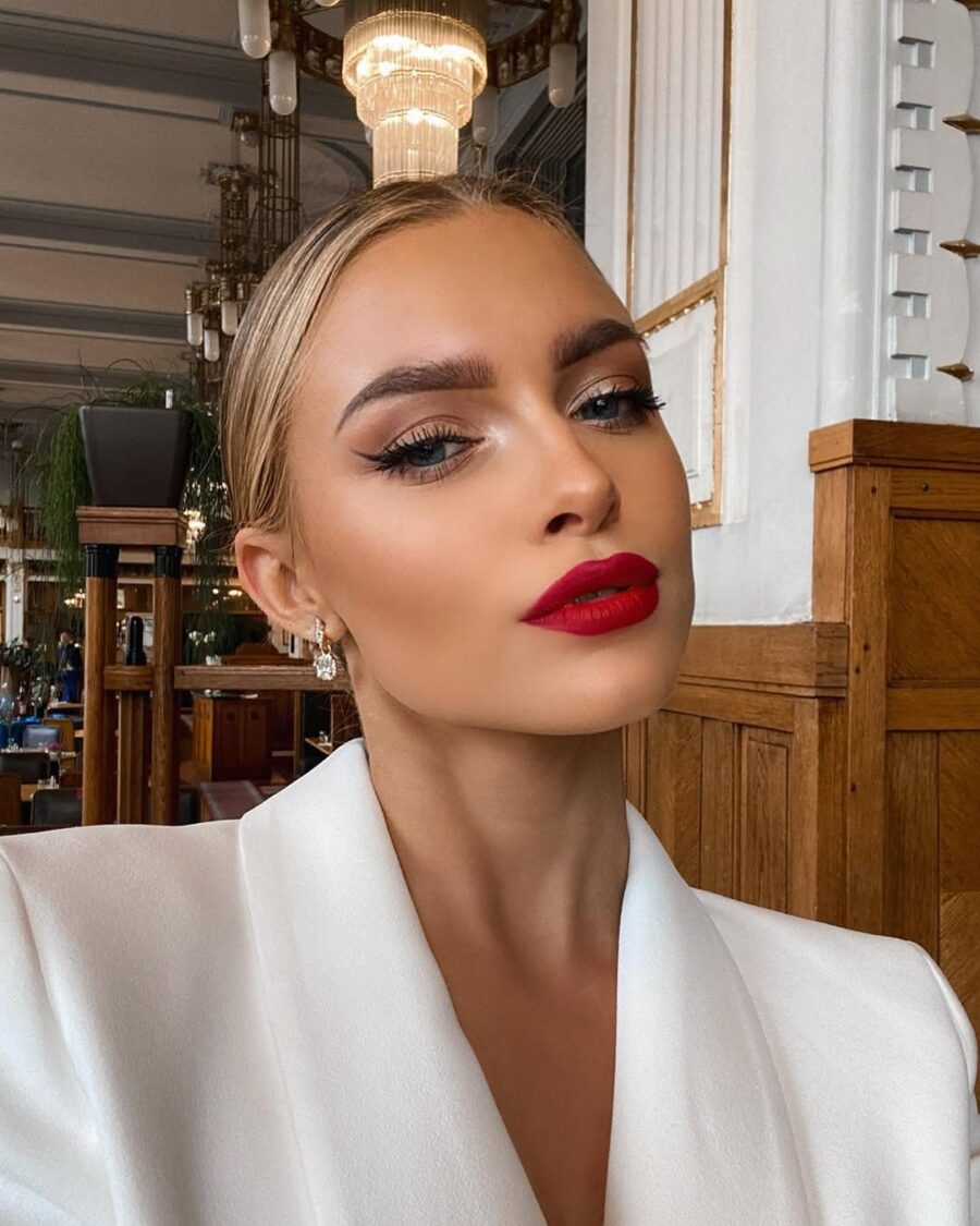 Chic red lips with bold eyeliner look