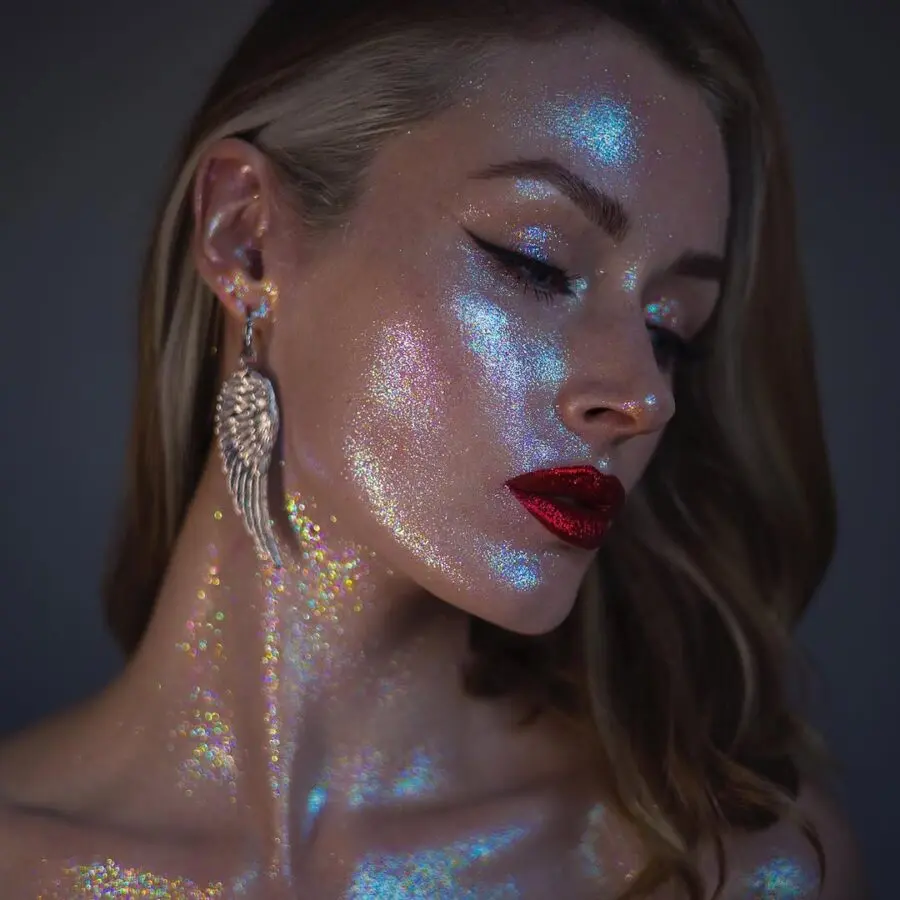 Sparkling skin meets bold red lips