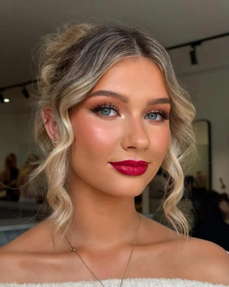 Stunning classic glam with red lipstick