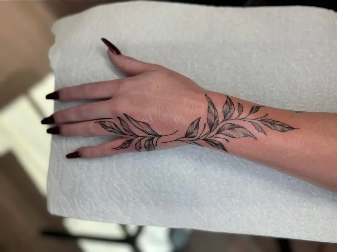 Elegant leaf design on the side of hand