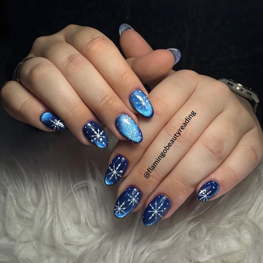 Gorgeous Snowflake Nail Art for Winter Vibes