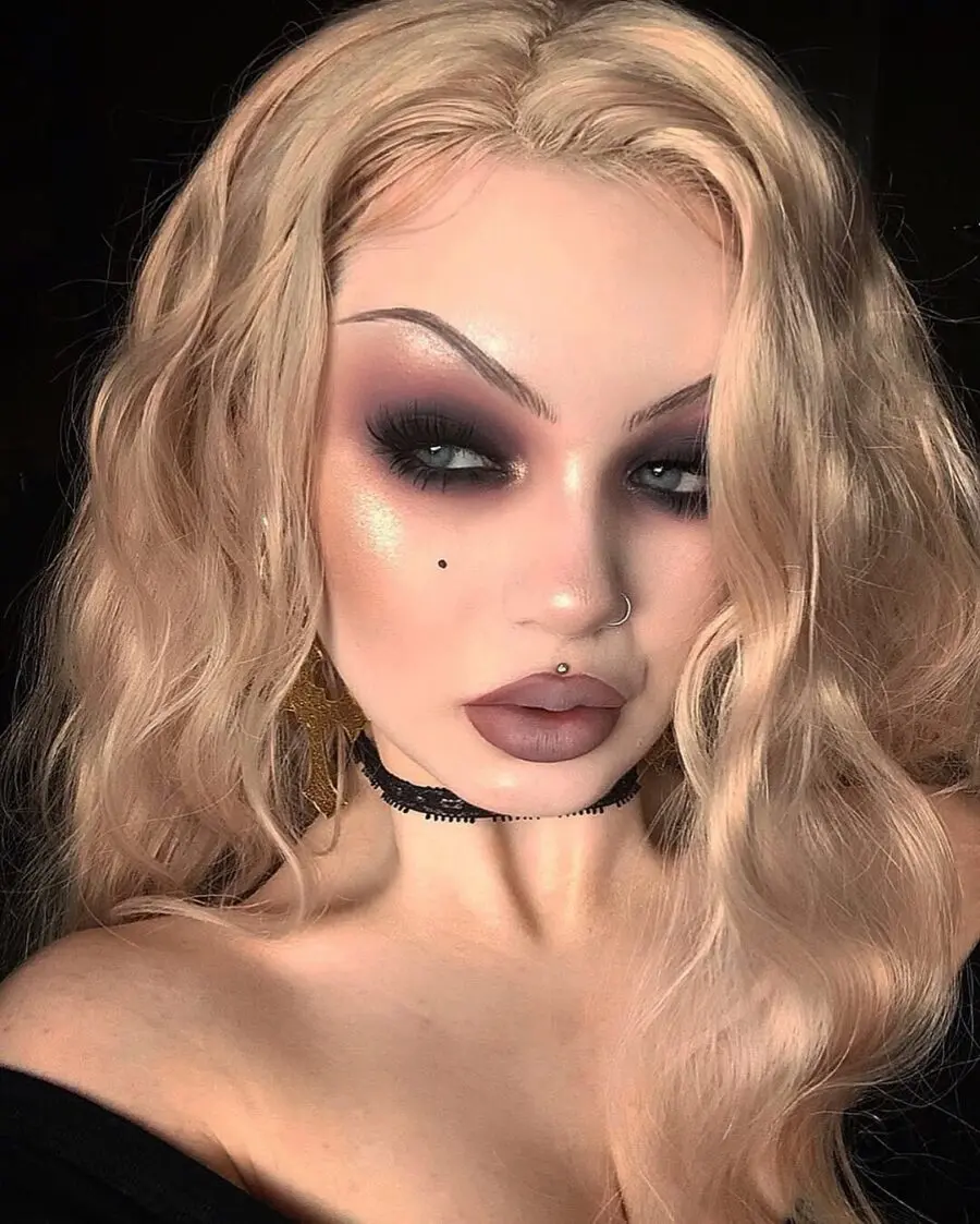 Dramatic eyes and soft waves define this look.