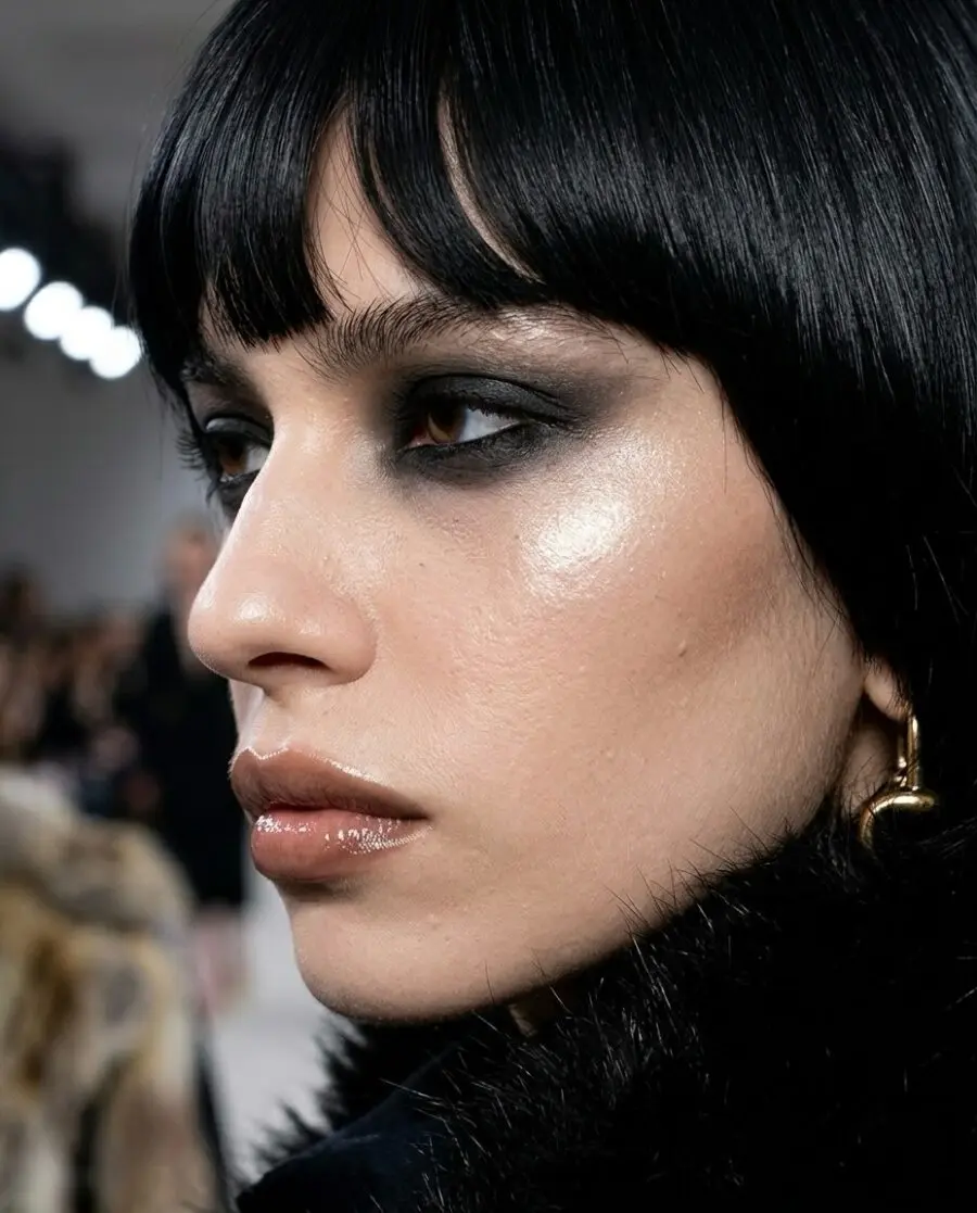 Edgy dark smoky eye with glossy lips