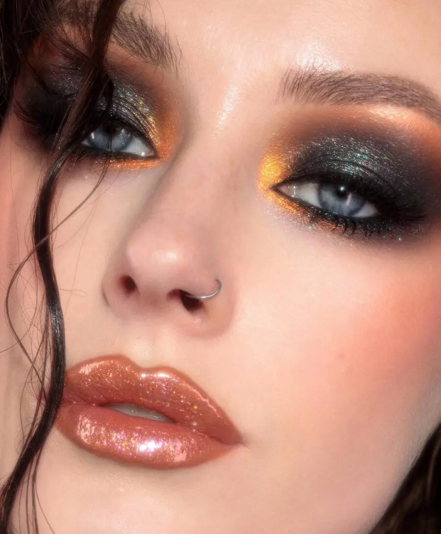Vibrant soft grunge shimmer eye makeup style
