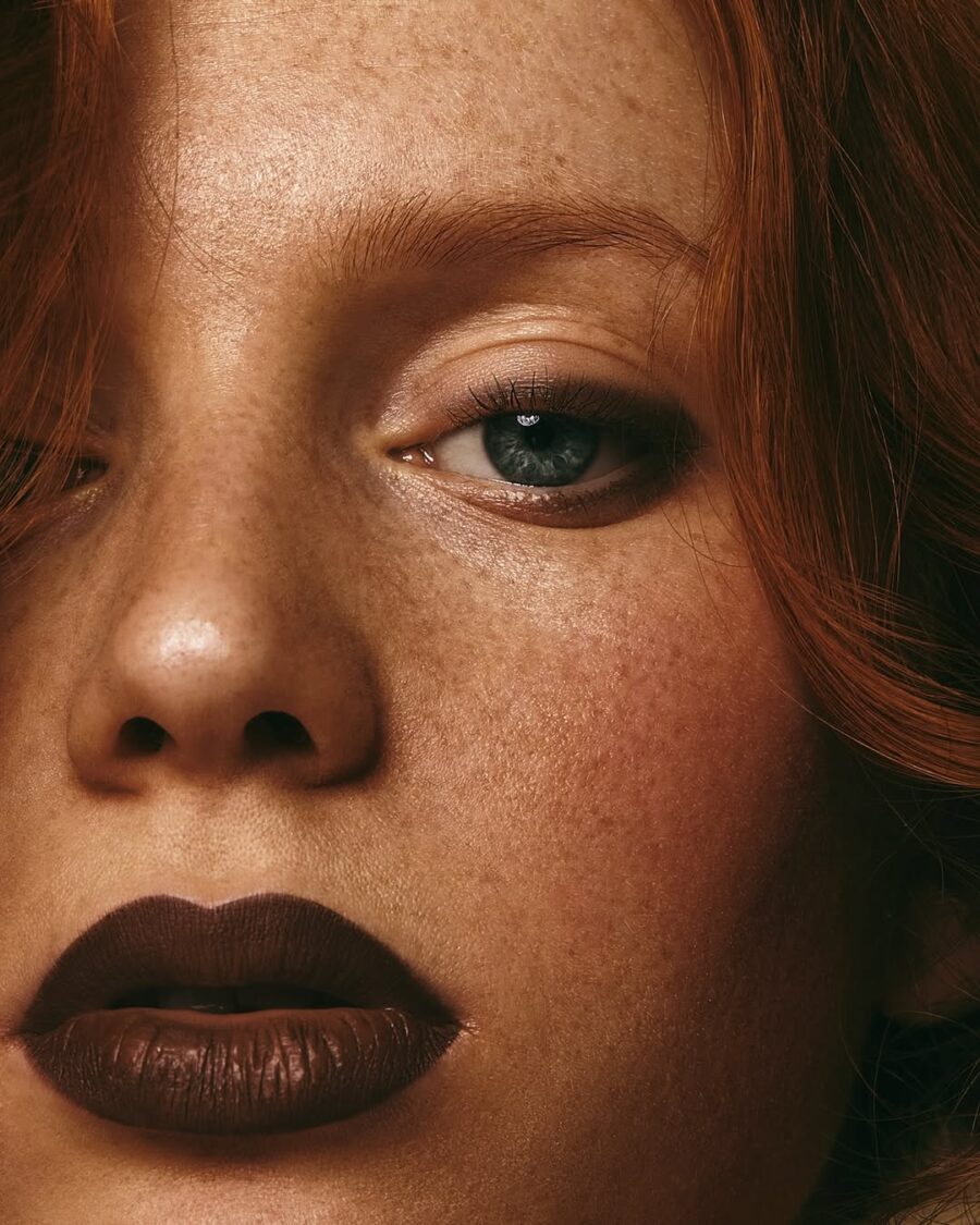 Edgy soft grunge makeup with a freckled twist