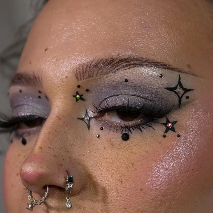 Mystical soft grunge look with star accents