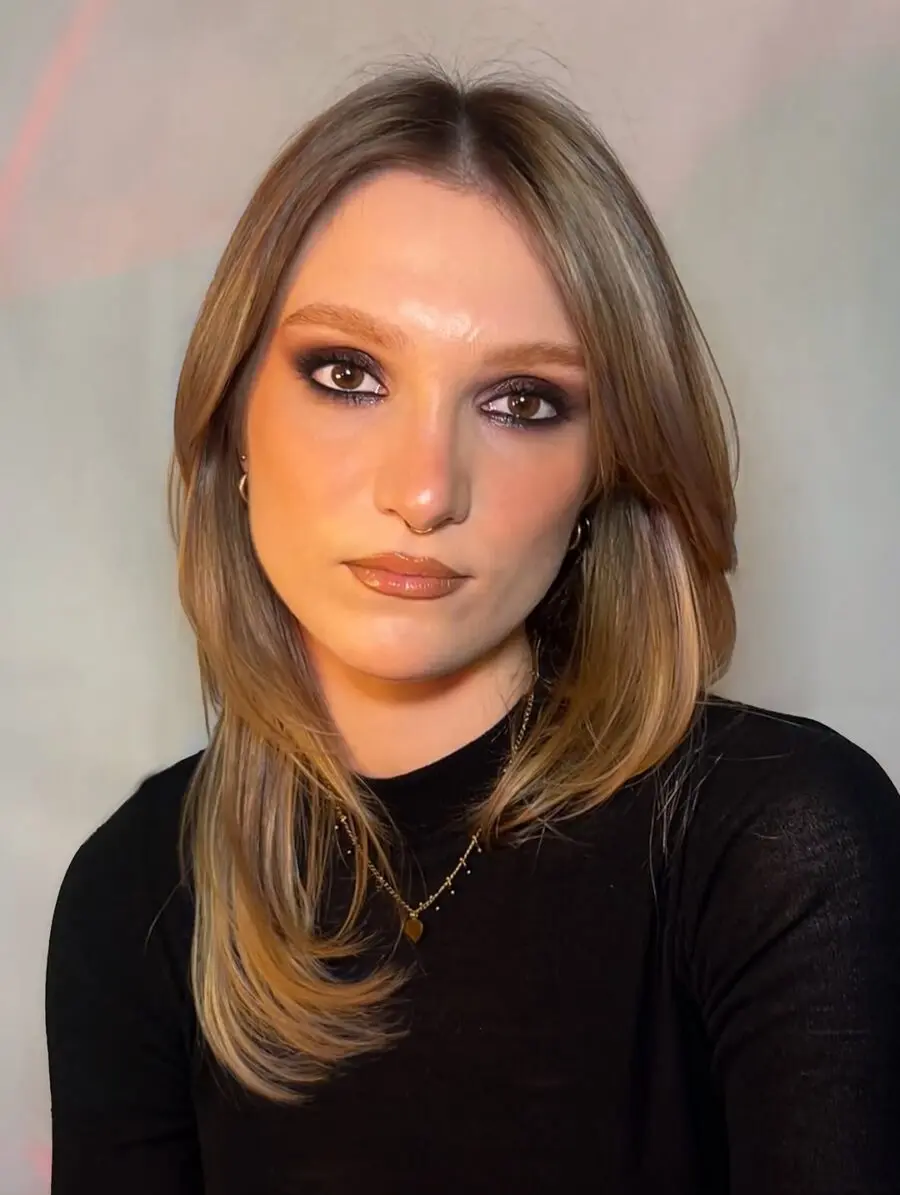 Edgy soft grunge makeup with bold eyes