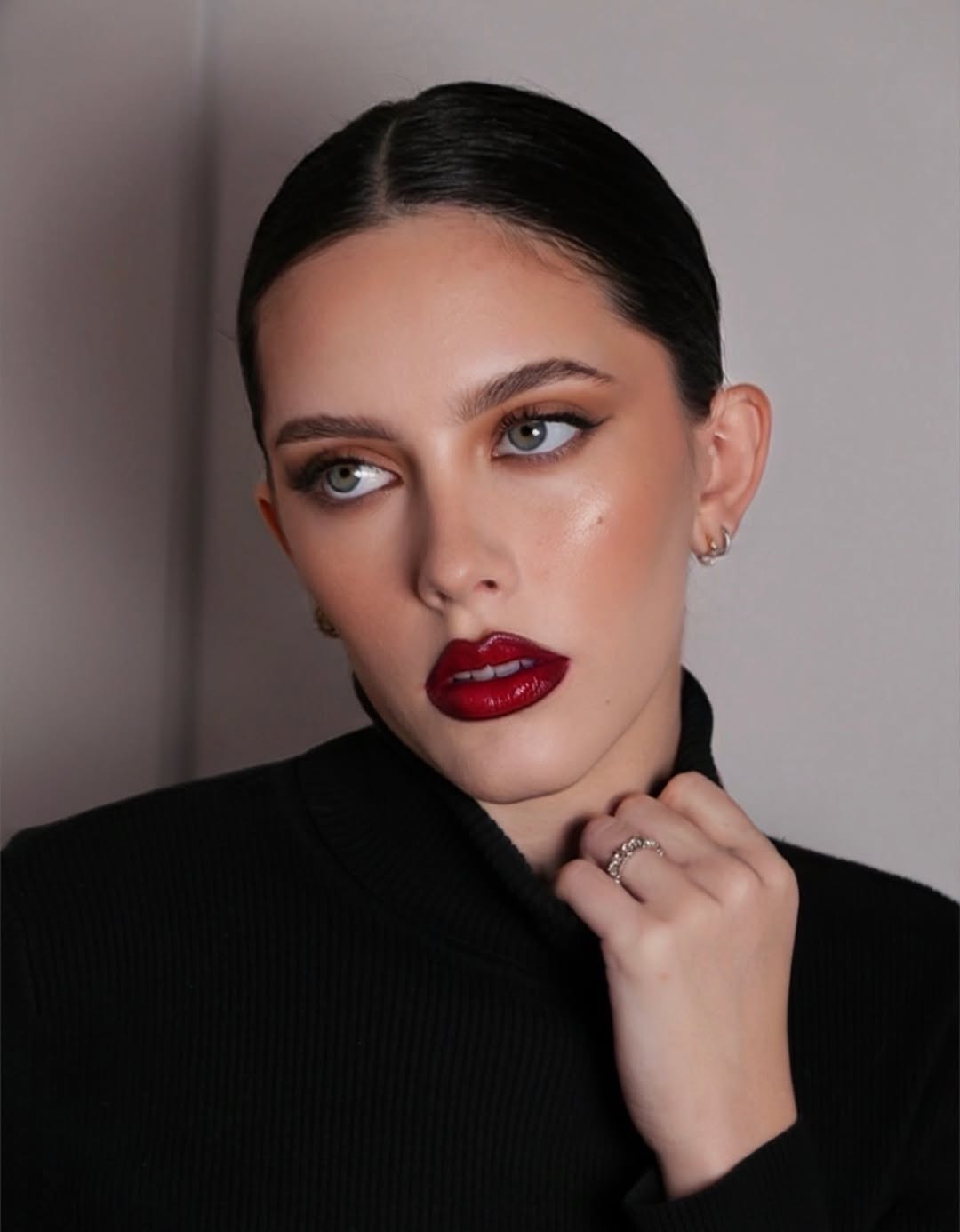 Chic red lipstick with smoky eye makeup