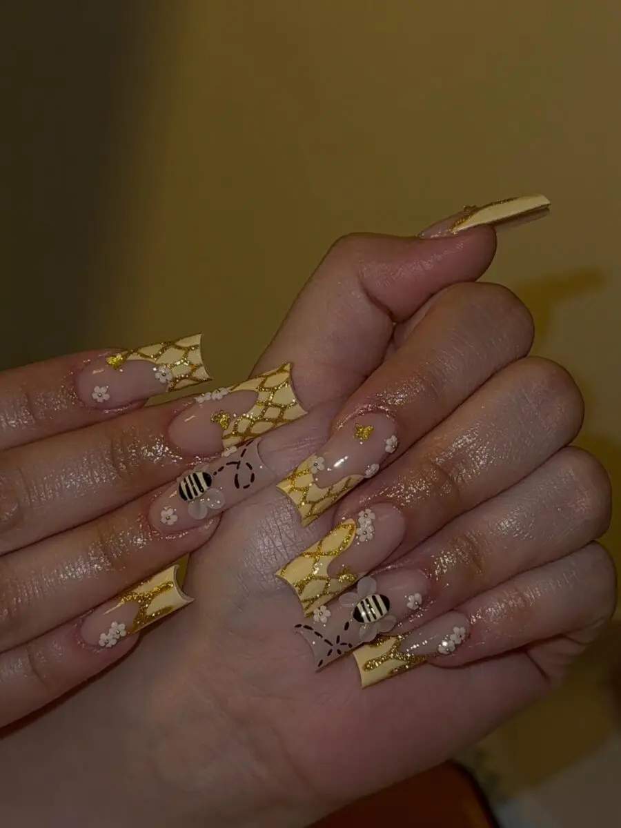 Chic Spring Square Nail Art with Bees