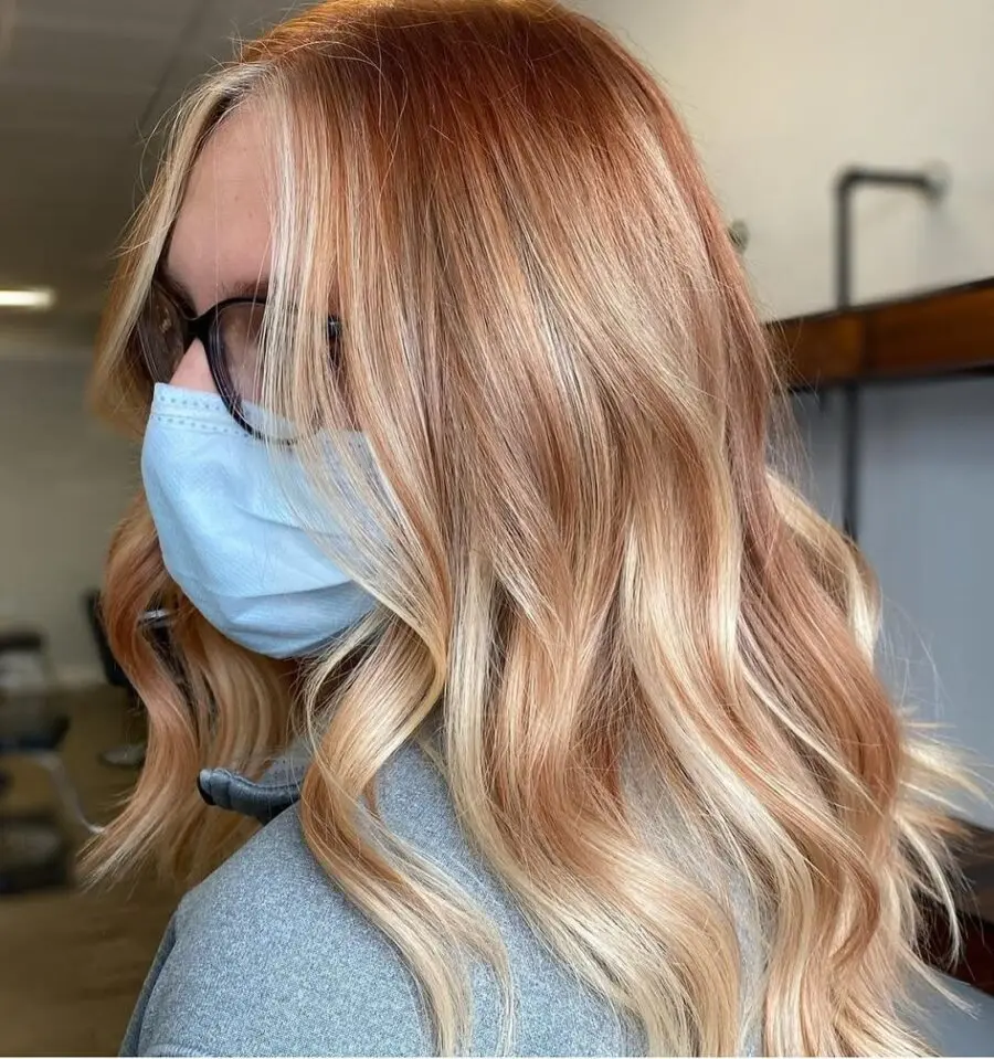 Waves and Highlights: Vibrant Strawberry Blonde