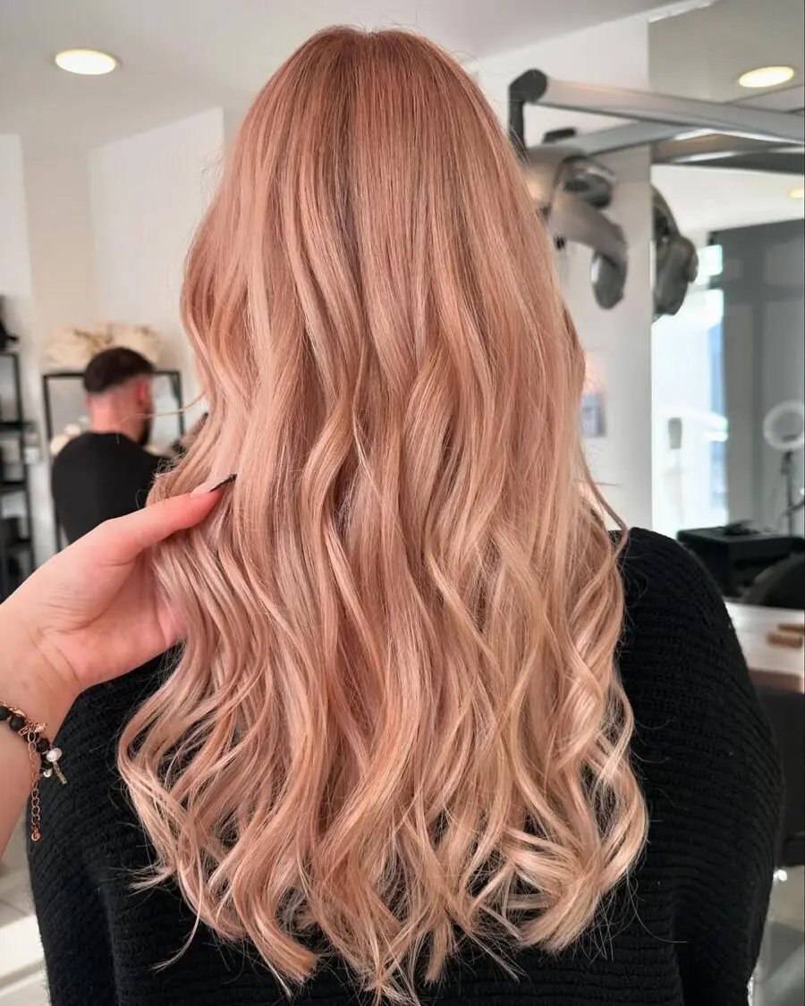 Stylish strawberry blonde waves for a fresh look