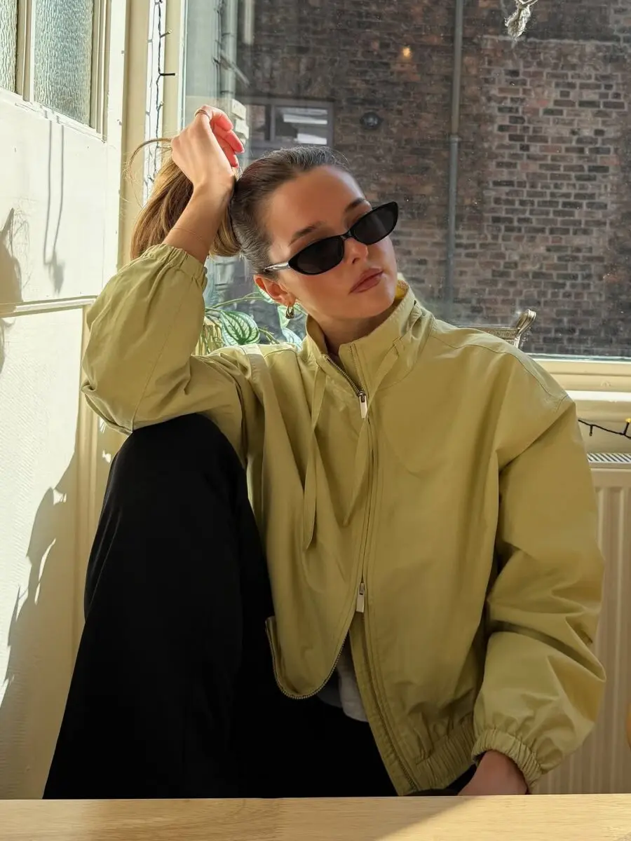 Chic yellow jacket for a trendy luncheon look