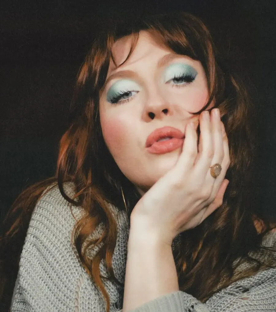 Refreshing aqua green summer makeup look