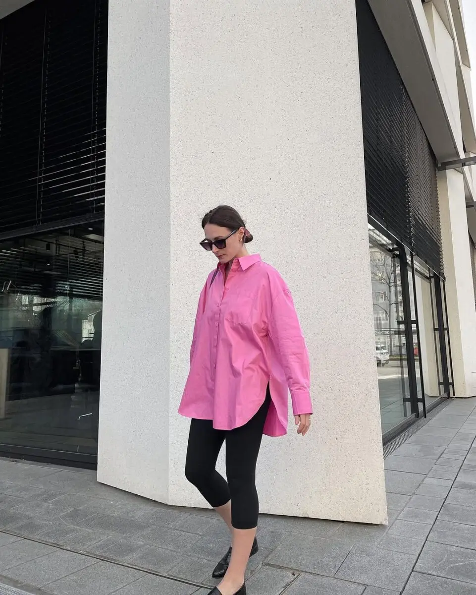 Stylish Summer Look: Pink Shirt and Leggings