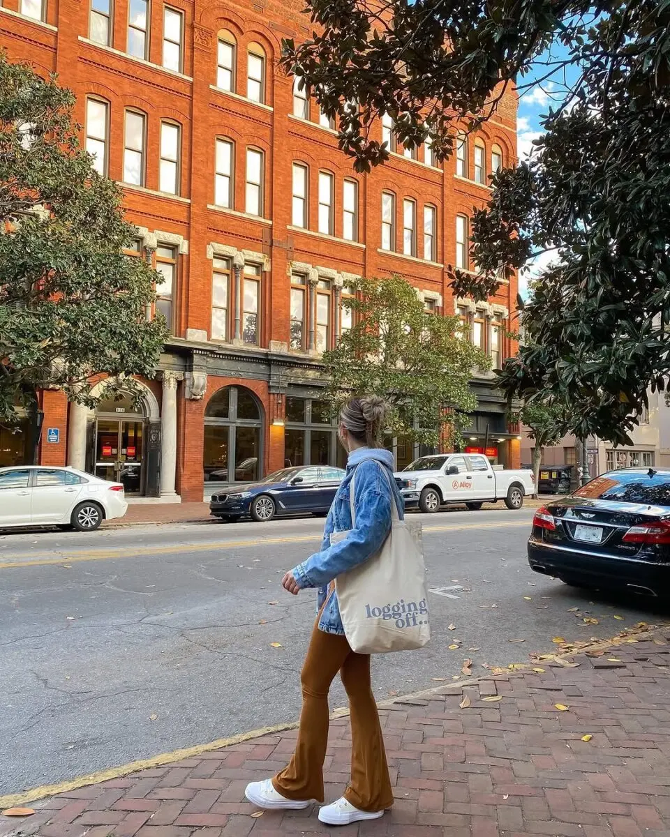 Chic Summer Leggings for Urban Exploration