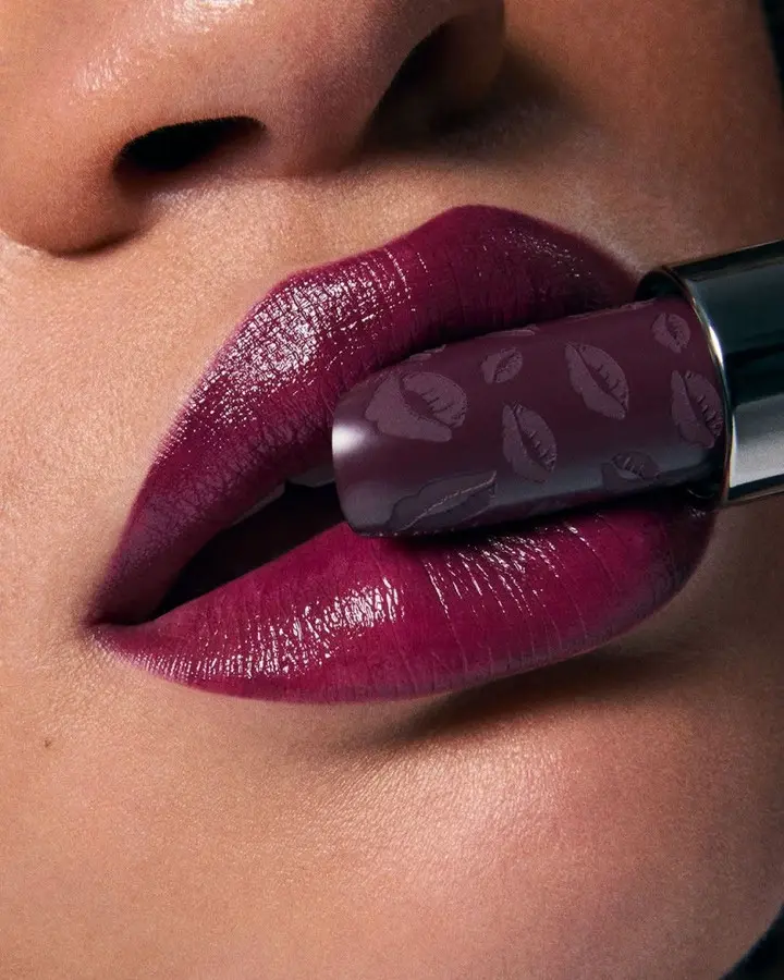 Bold matte purple lips for summer vibes