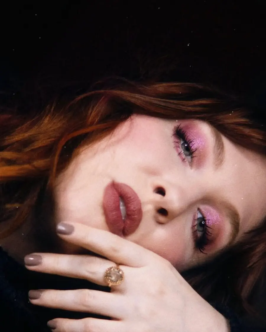 Bold summer lips with vibrant eye makeup