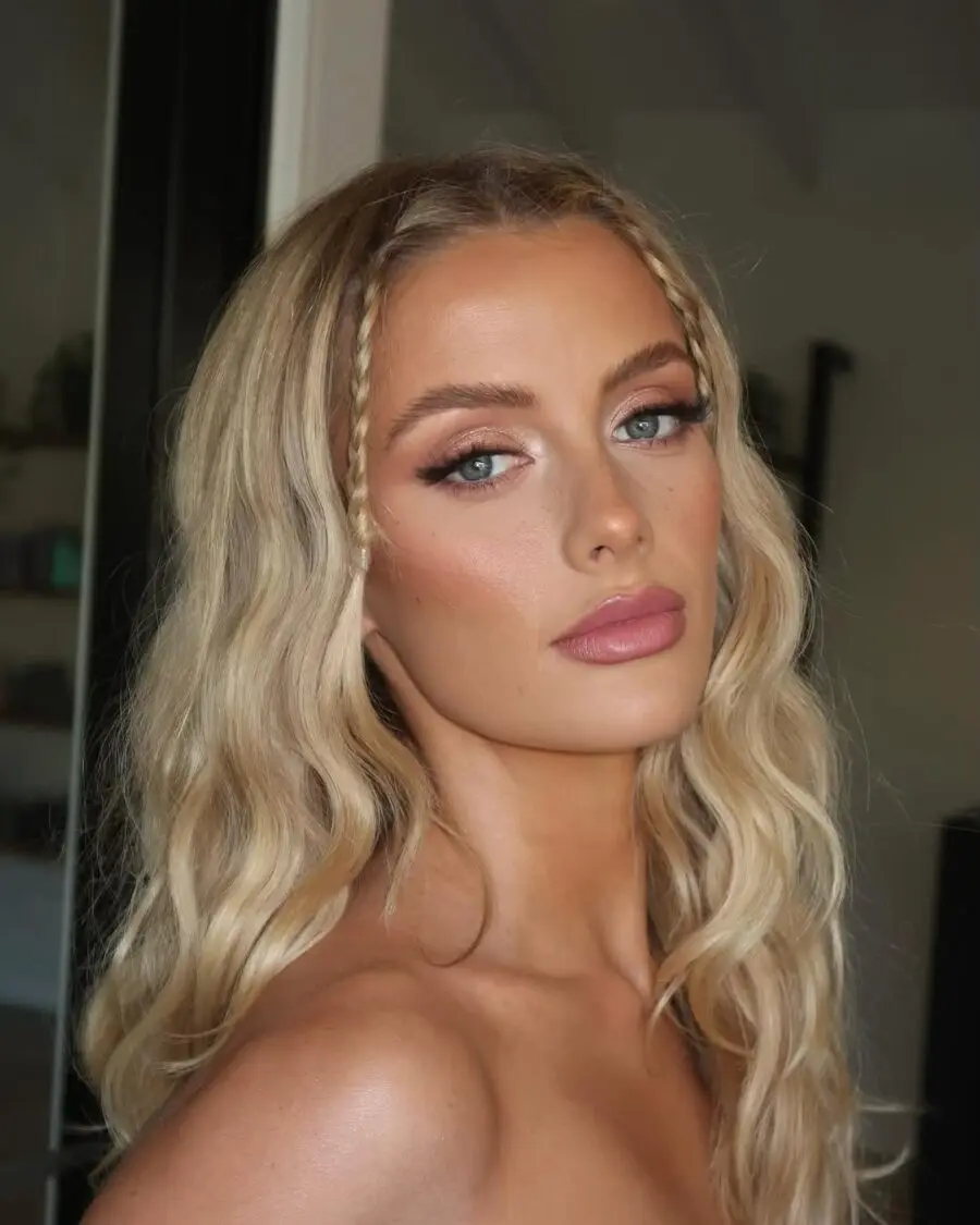 Effortless summer glow with playful texture