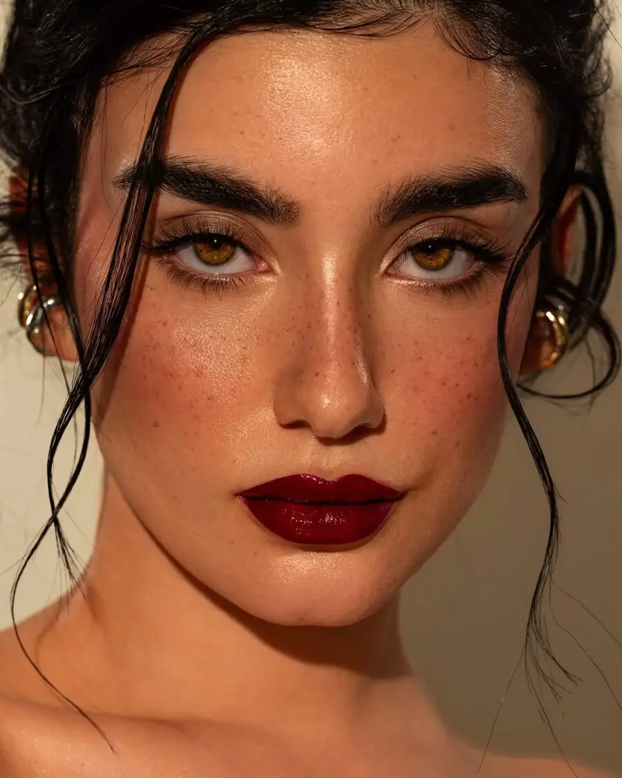 Bold red lips for summer glam look