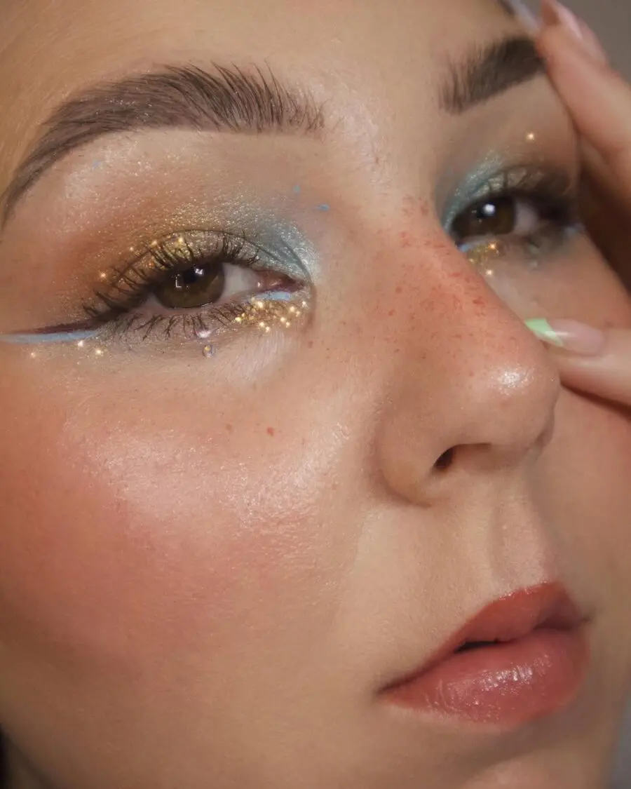 Sparkling summer vibes with blue and gold