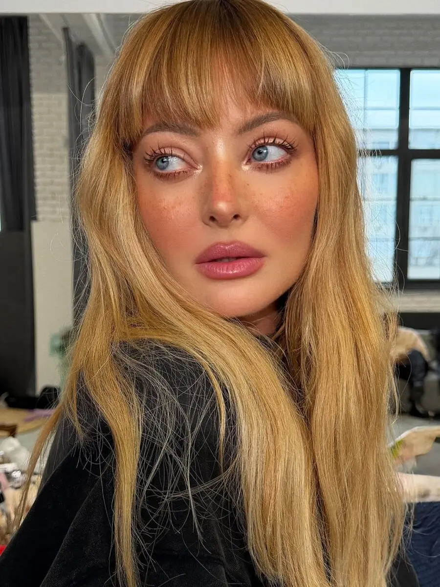 Fresh summer look with radiant blush and lips